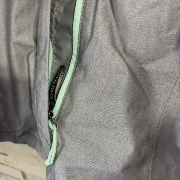 The North Face Women’s Hyvent 2.5l Jacket hooded zip size XS Gray/green zip - Picture 4 of 14